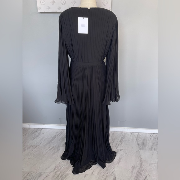 Fame and Partners Dress- black maxi long sleeve pleat dress size 8